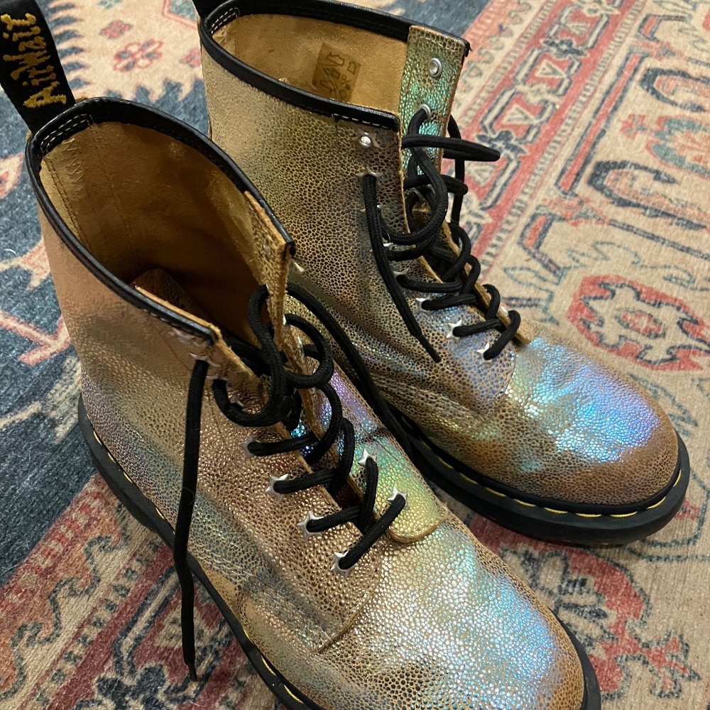 DR DOC MARTENS 1460 RAINBOW RAY Iridescent Leather Combat Boots Size 9
